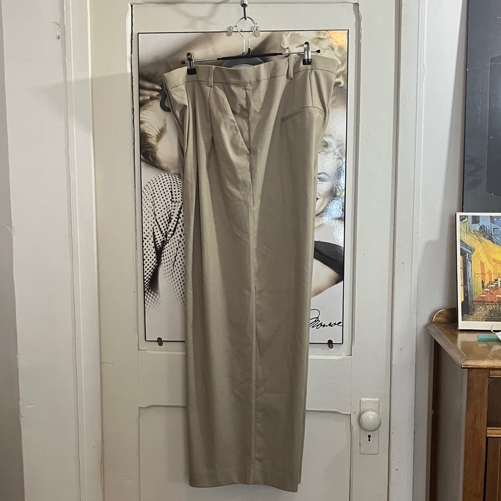 2/40$ H&M Classic Beige Dress Pants NWT SIZE 20